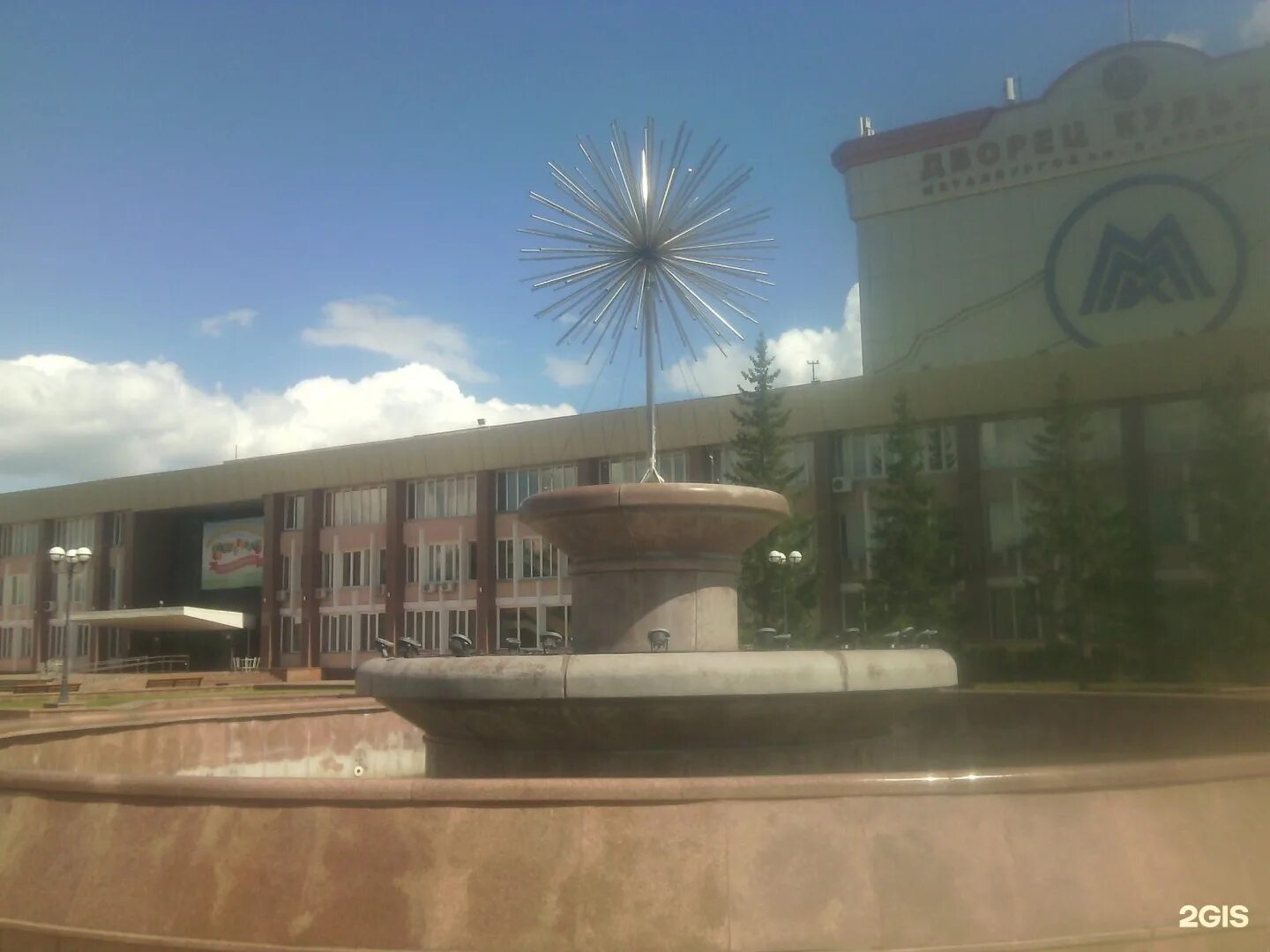 Дк орджоникидзе магнитогорск. Магнитогорск набережная 2 фото. Дворец культуры металлургов орджоникидзе. Дкм им с орджоникидзе. Набережная 1 магнитогорск.