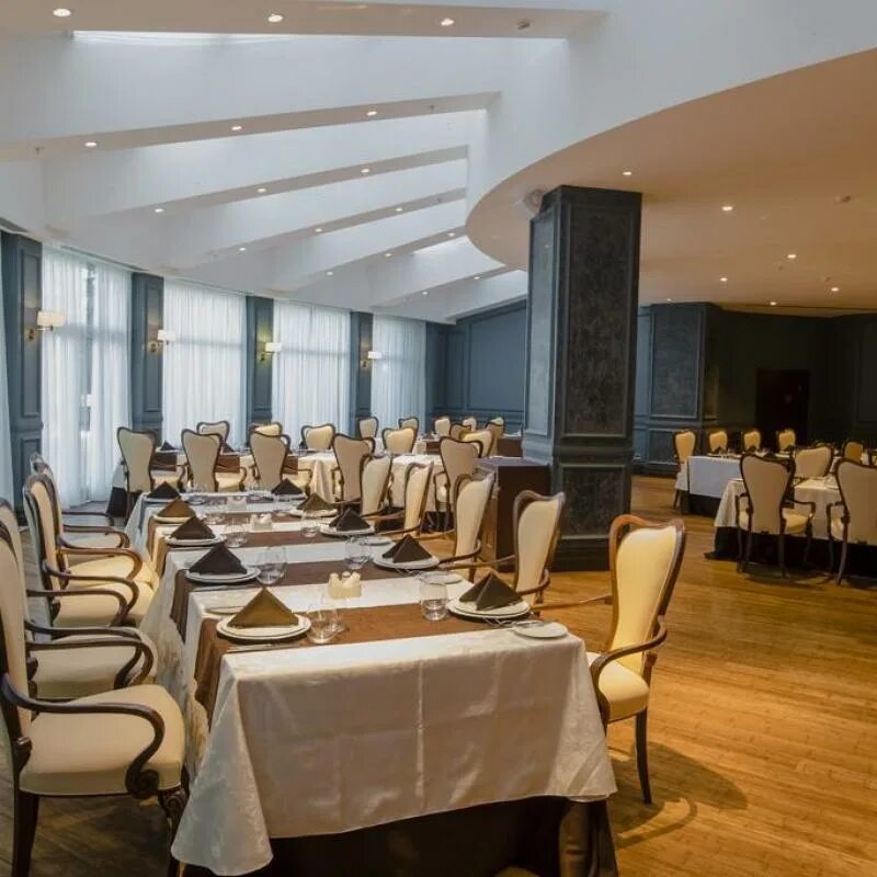 Отель в аэропорту баку. Шератон баку. баку отель sheraton baku. гостиница интурист баку. шератон баку интурист.