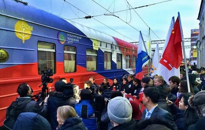 Электричка дружба. Поезд омск караганда. Поезд дружбы в крым 2014. Поезд дружбы. Поезд дружбы севастополь 1992.