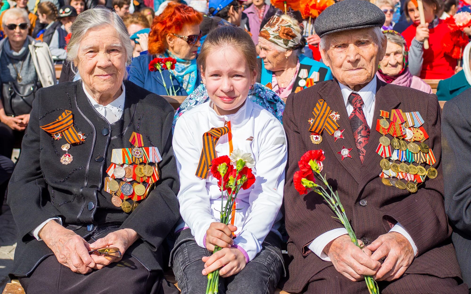 Это праздник большой день победы. 9 Мая ветераны. Ветераны на параде. Ветераны на параде Победы. Празднование дня Победы.