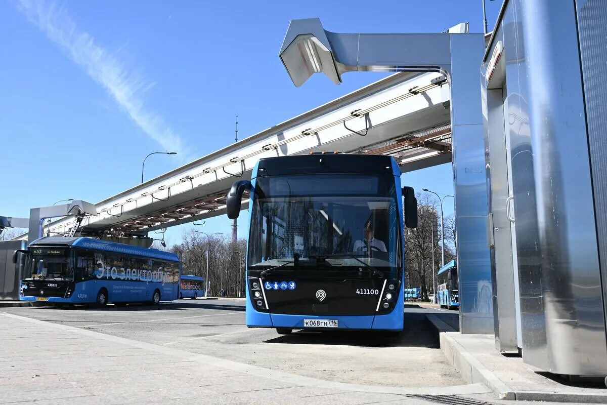 Электробусы вышли на маршрут. Московский электробус гармошка. Электробус 62181 General. Электробус гармошка КАМАЗ 6292 для Москвы 2020. Электробус КАМАЗ гармошка.