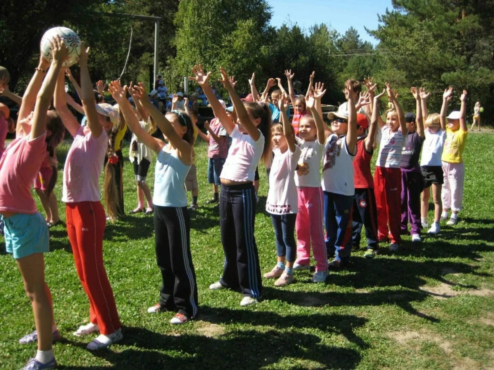 Спортивный дневной лагерь. Школьный лагерь. Летний лагерь. Детский лагерь. Летний лагерь в школе.