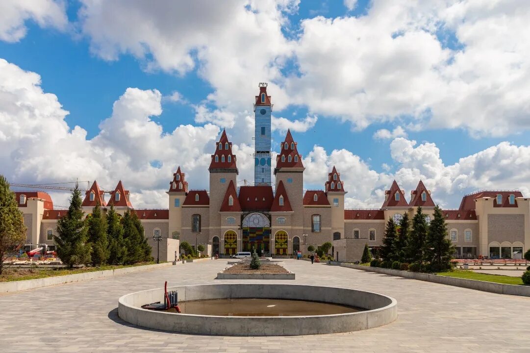 Остров мечты русский Диснейленд в Москве. Парк Нагатинская Пойма. Парк остров мечты в Москве. Страна чудес Москва парк остров мечты. Остров парк 3