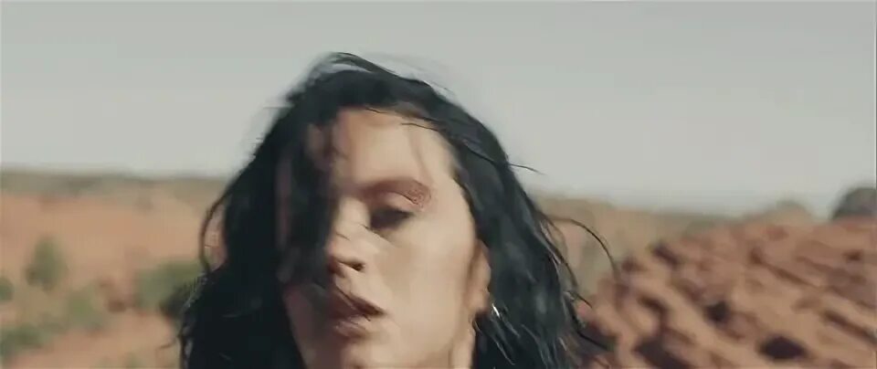 Katy perry клипы. Розовый парашют. Клип rises. Кэти перри клипы. Клип rises.