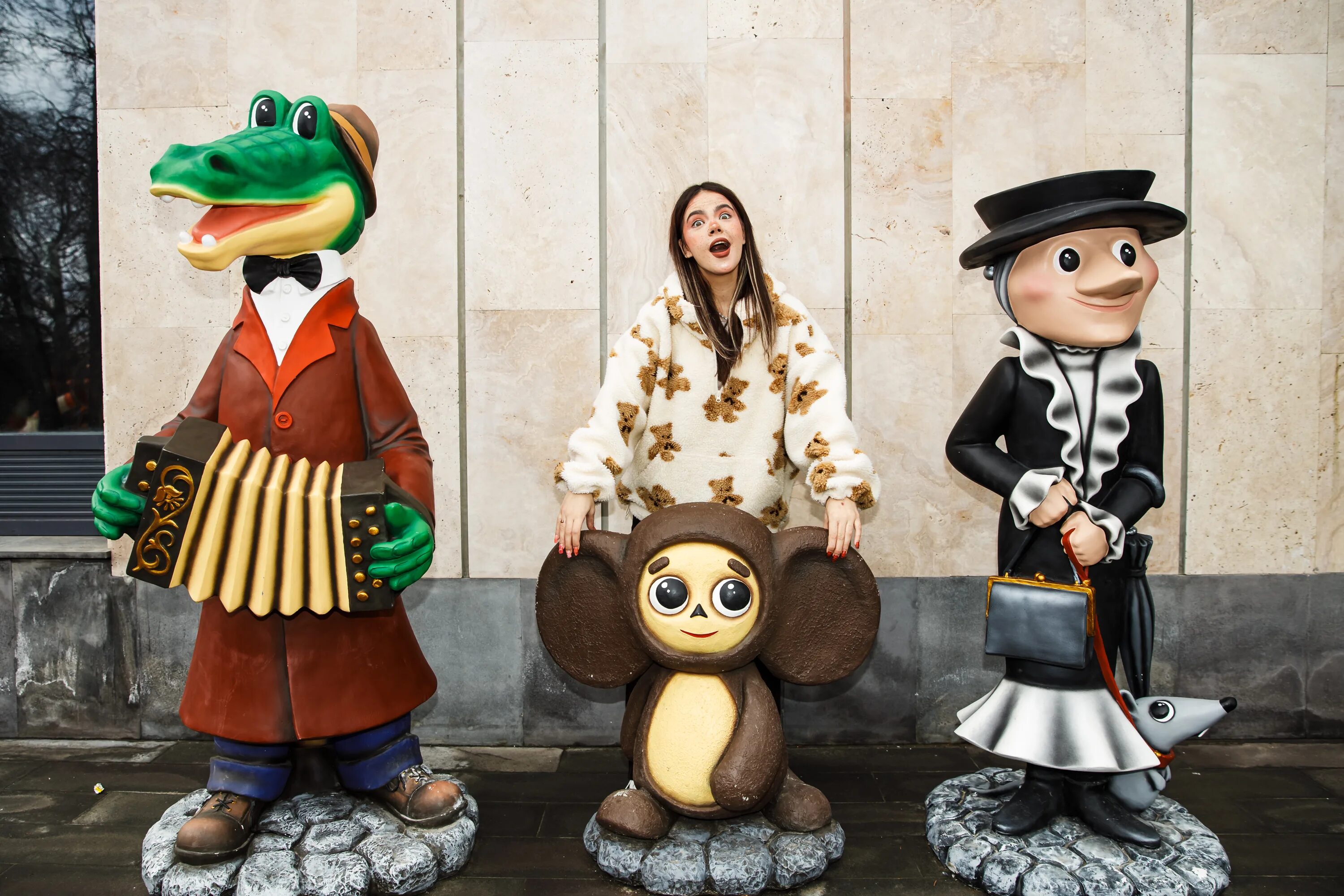 Похождения императора мультфильм 2000. Персонажи старых мультфильмов. Кузко герои мультика. Совершенно другой персонажи. Совершенно другой персонажи.