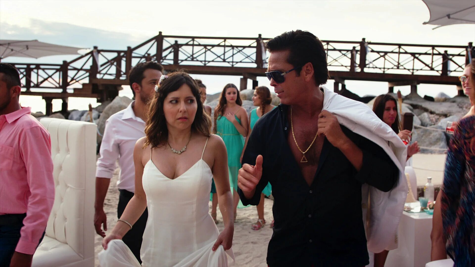 Горько в мексике год. Горько в мексике. Hasta que la boda nos separe 2018 постер. Свадьба не похороны можно и повторить картинка. Горько в мексике.