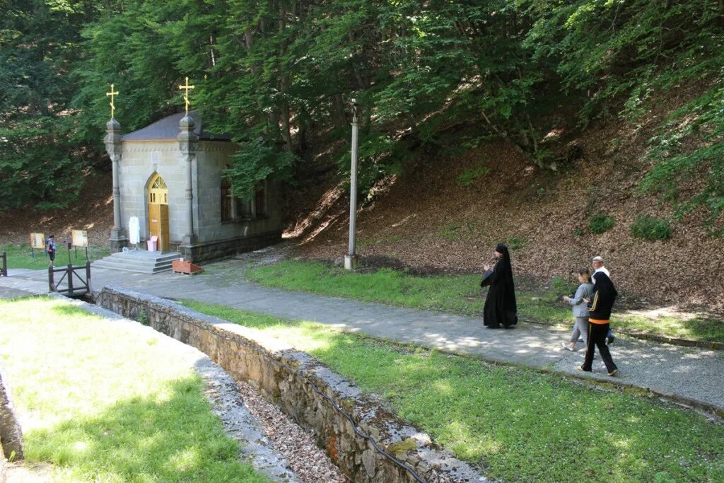 Обитель космы и дамиана где. Космо-дамиановский монастырь алушта. Монастырь святых космы и дамиана. Монастырь святых косьмы и дамиана алушта. Монастырь косьмы и дамиана в алуште.