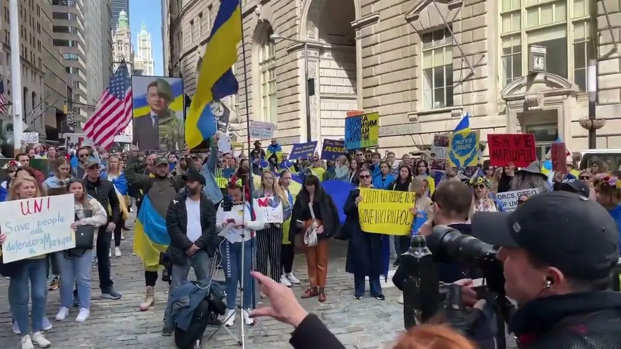 Митинг украинцев. Митинг. Украинский митинг. Украинские демонстрации в Европе. Митинги в Европе Украина.