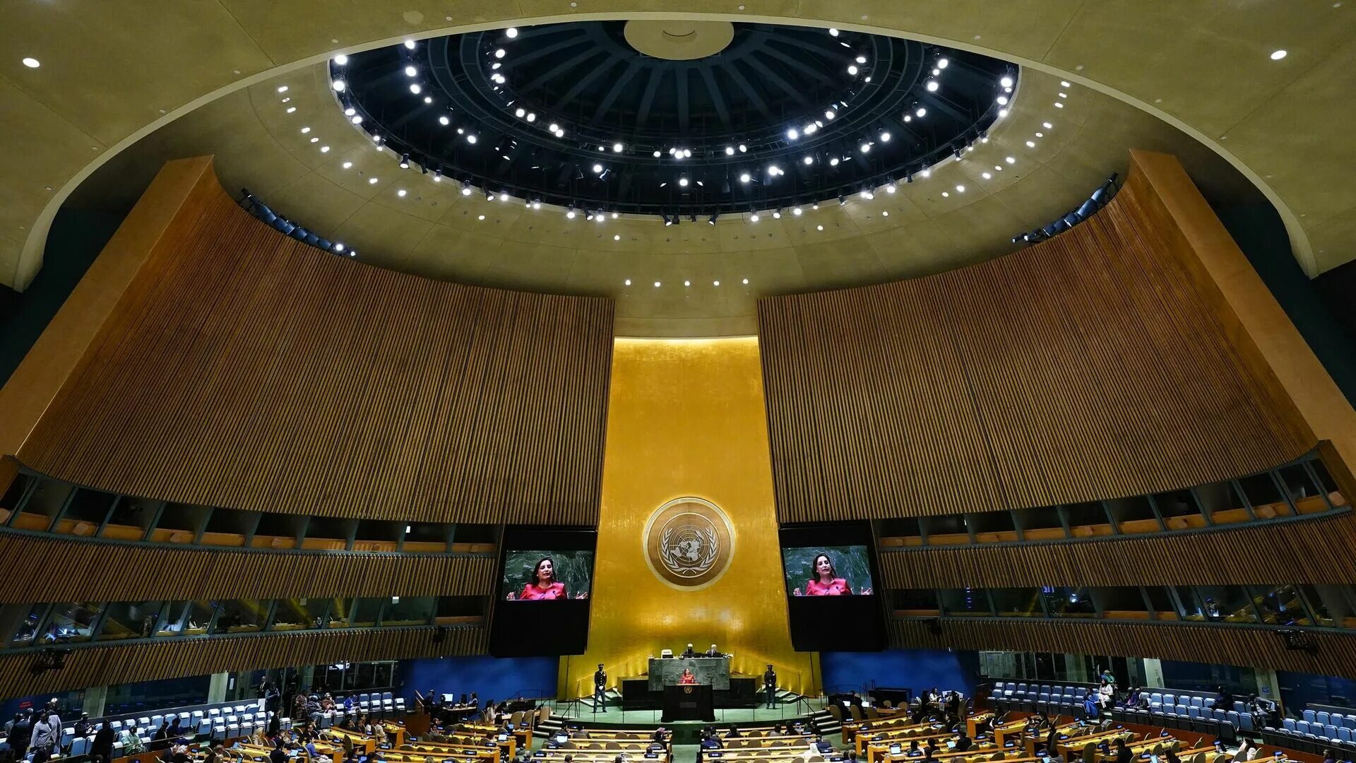 Зал Генеральной Ассамблеи ООН. 1985генеральная асаблея ООН. Генеральная Ассамблея ООН Нью-Йорк. Зал заседаний Генассамблеи ООН. Оон 2017