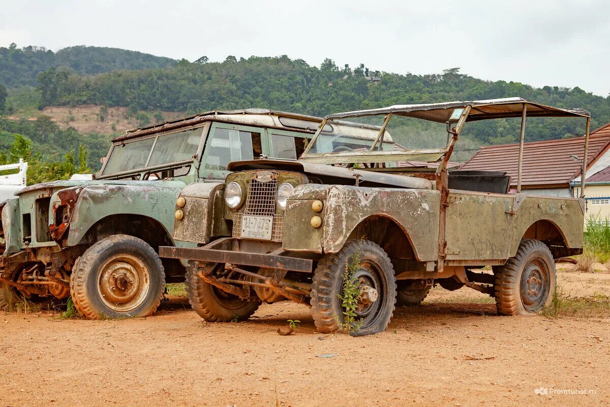 Ленд ровер старый. Ленд Ровер 1967. Land Rover 88. Ленд Ровер Круз старый.