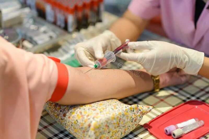 Кровь из вены больно ли. Коля шприц. Укол руки медсестры фото. Золадекс 10. Коля шприц.