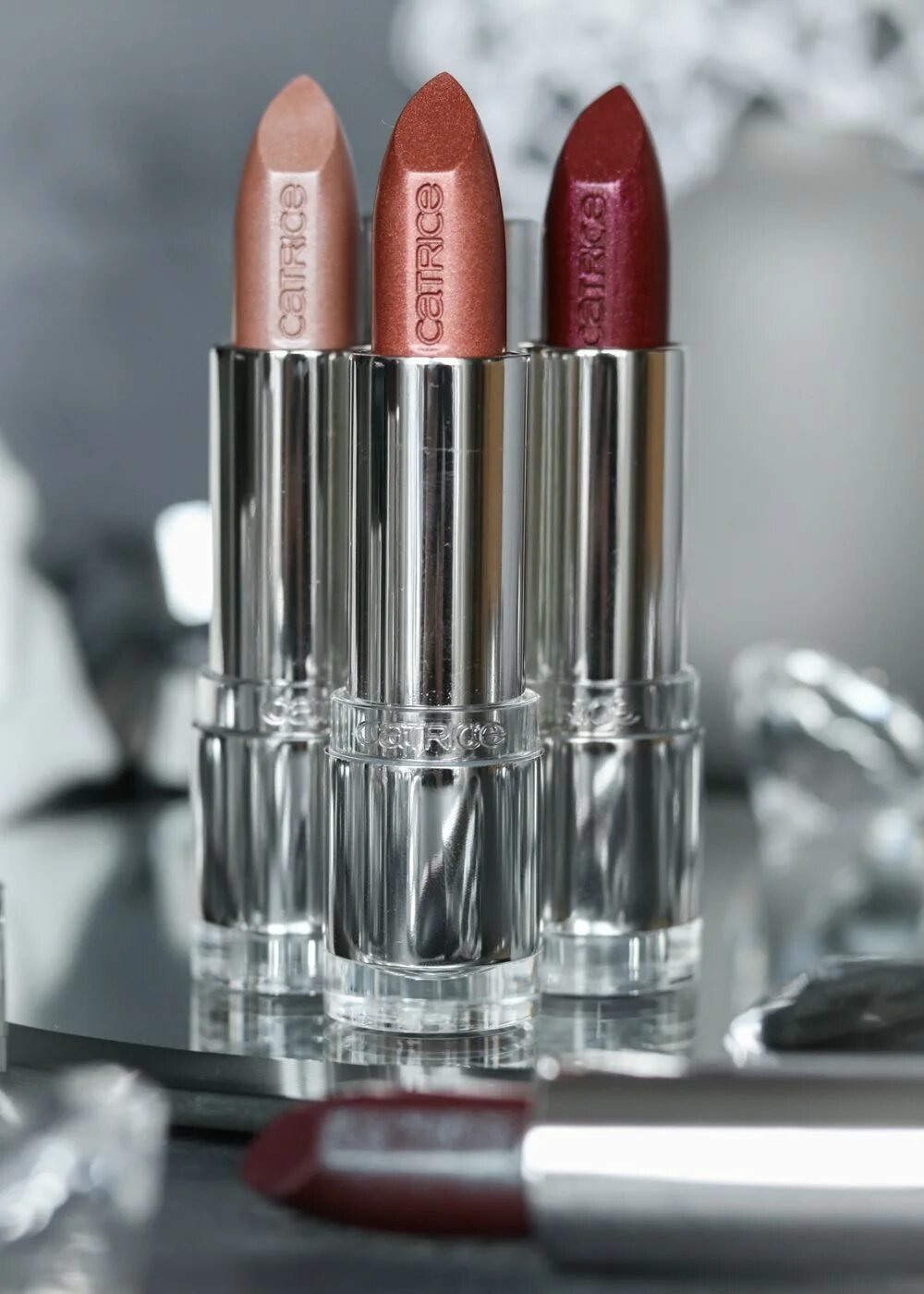 Velvet matte catrice lip cream. Catrice 020 помада. Помады catrice отзывы. Помада для губ `catrice` full satin nude тон 010 full of braveness. Catrice vegan collagen matte lipstick 020.