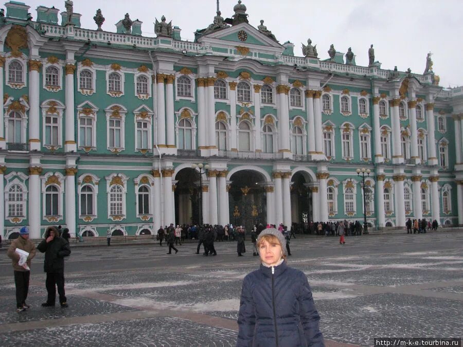 Зимний дворец окружающий. Зимний дворец вологда. туристы возле зимнего дворца. зимний дворец летом без людей. зимний дворец достопримечательности для 2 класса.