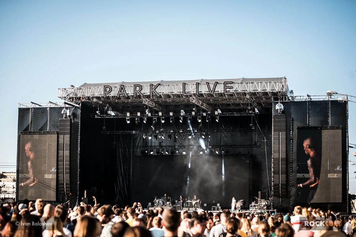 Парк горького дом. Парк Горького Москва Park Live. Парк Горького фестиваль парк лайв сцена. Рок фестиваль парк Горького. Парк Горького Москва сцена.