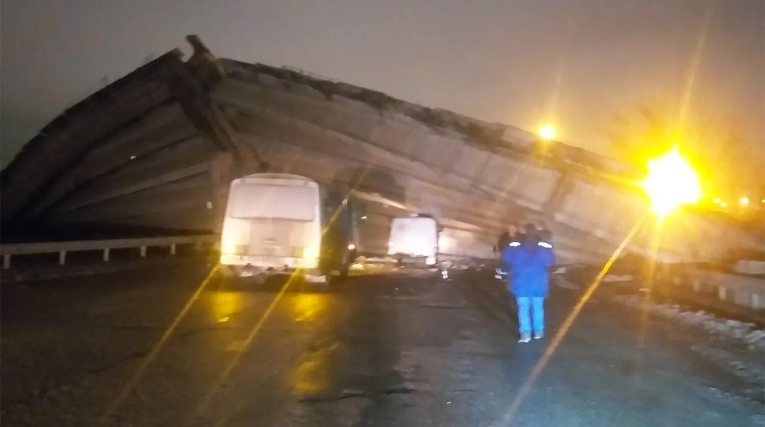 В каком городе рухнул мост. Обрушился мост в оренбурге на терешковой. обрушение виадука в оренбурге. мост на терешковой оренбург. в оренбурге упал мост на терешковой.