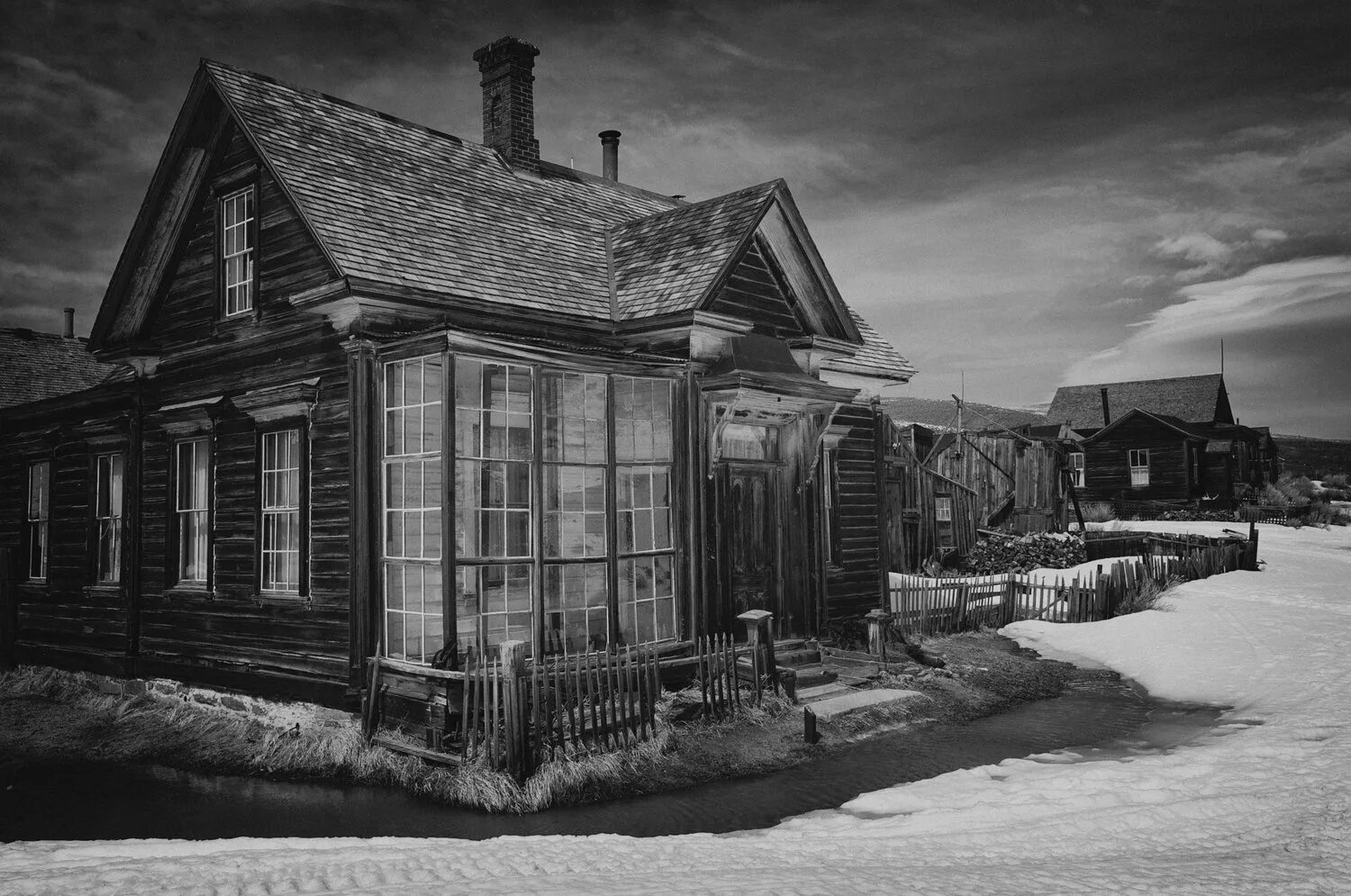 Старинные фотографии домов. Старинное здание. Старый деревянный дом. Дом хвостовых (чибисова). Енисейск деревянное зодчество.