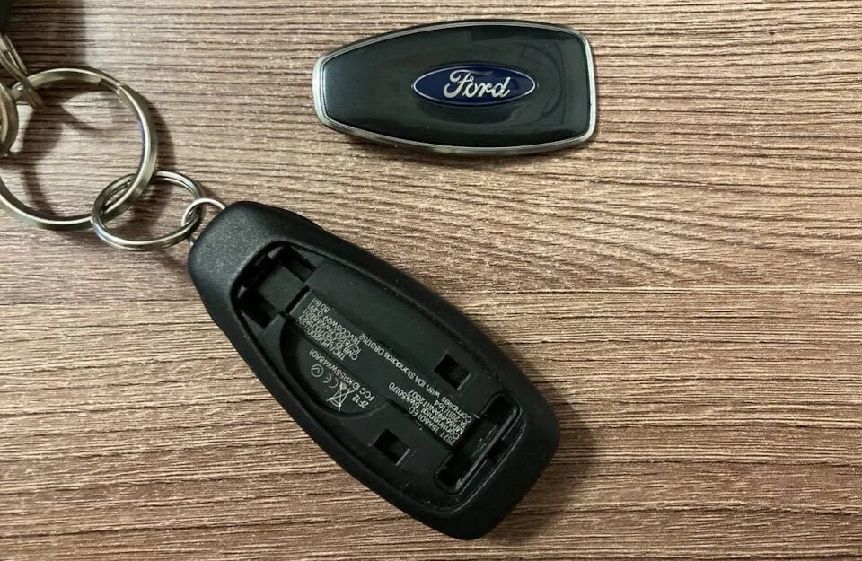 Ключ форда куга. Ключ Форд Куга 2. Ford Focus 2 брелок. Ford Kuga 2 ключ. Ford Kuga брелок.