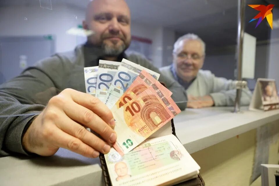 Новые рубли фото. 80 евро в рублях. Евро сейчас. 80 евро. 80 евро фото.