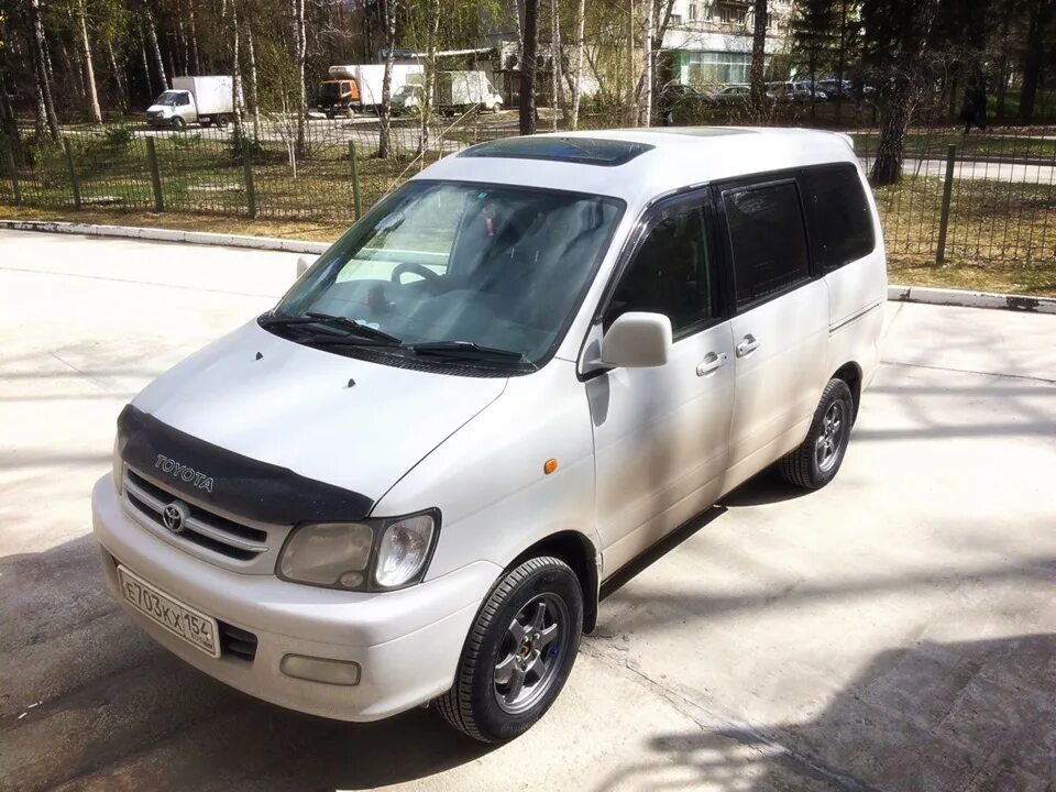 Toyota Town Ace Noah. Toyota Town Ace Noah диски. Тойота Таун айс 2017. Обвес Town Ace Noah carino.