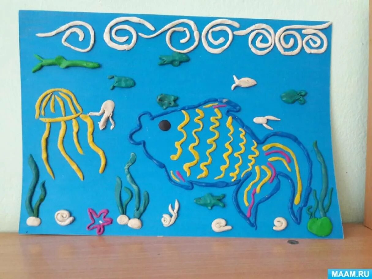 Пластилинография подводное царство. Пластилинография Морское царство аквариум. Пластилинография для детей Морское дно. Морские обитатели из пластилина.