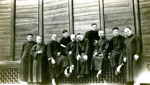 Священник миссионер