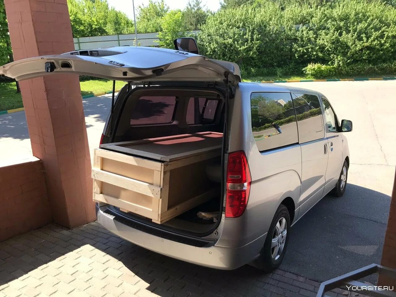 Груз 200 ритуальные услуги. Перевезти усопшего. Перевезти усопшего. Автомобиль для перевозки покойников. Груз 200 ритуальные услуги.