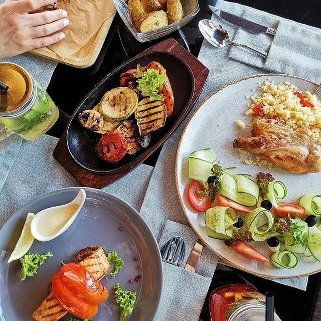 Веранда и вино белгород. Отель белгород ресторан. Веранда и вино ресторан белгород. Вино на веранде. Летняя веранда вино.