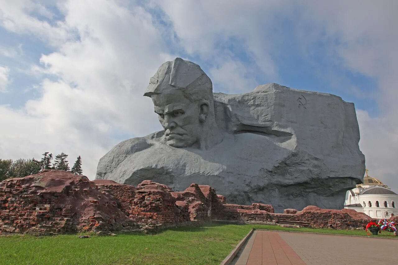 Великом брест. Брестская крепость мемориальный комплекс. Мемориальный комплекс защитникам Брестской крепости. Брест.. Мемориал Брестская крепость-герой. Крепость герой Брест Брестская крепость.