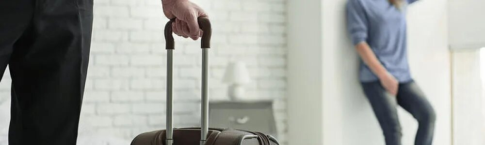 Выселения супруга. Выселение бывшего супруга. муж ушел. как выселить бывшего супруга из квартиры. муж уходит из дома после ссоры.
