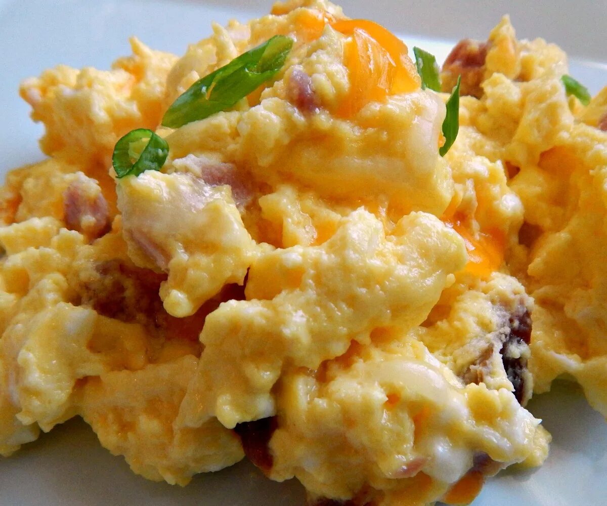 Спагетти карбонара с яйцом пашот. Вермишель с яйцом. Макароны с яйцом. Макароны с яйцом и сыром. Макароны с яйцом и сыром.