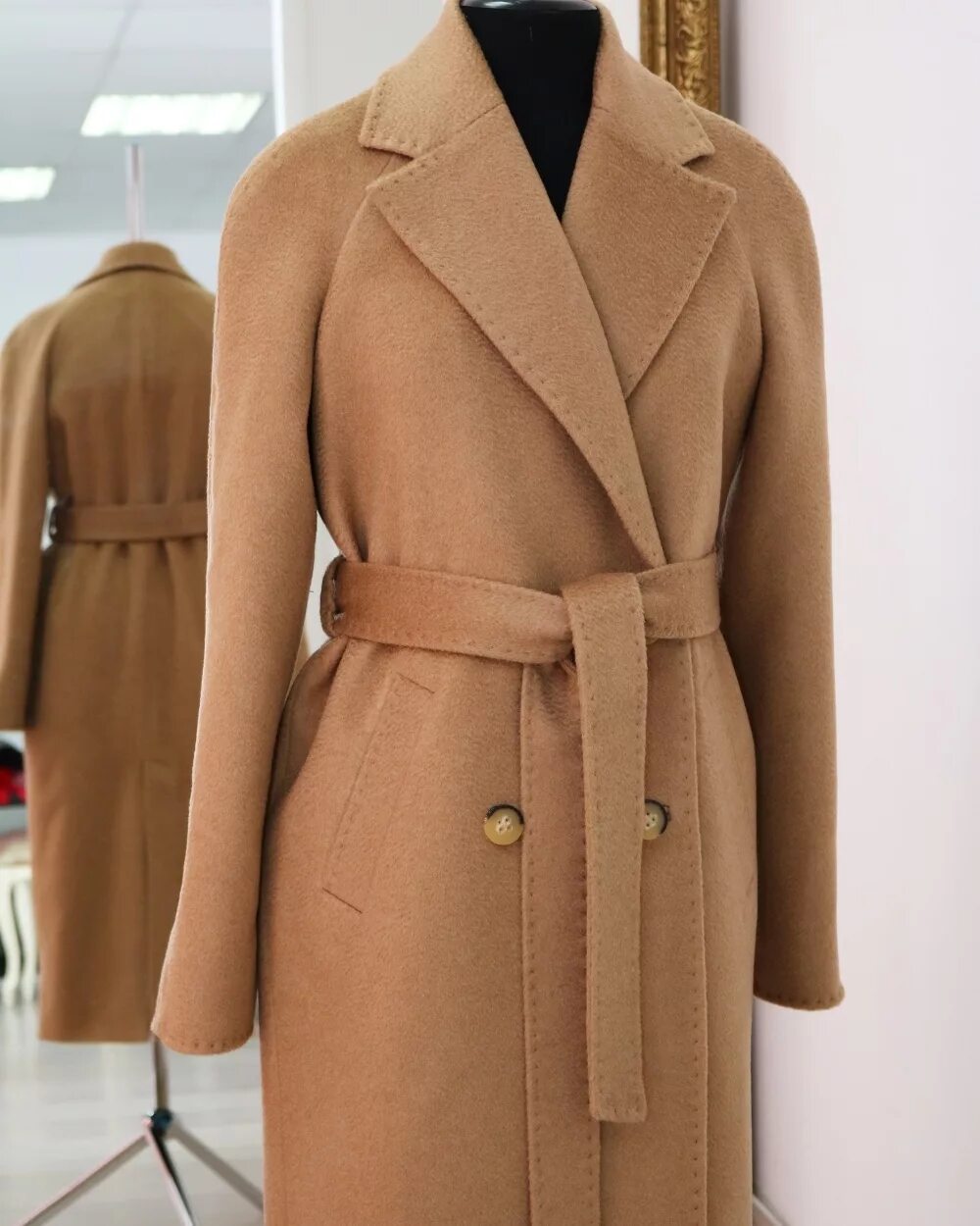 Пальто с шалевым воротником. Пальто из шерсти москва. Пальто из шерсти москва. Пальто кашемир цум. Пальто из шерсти москва.