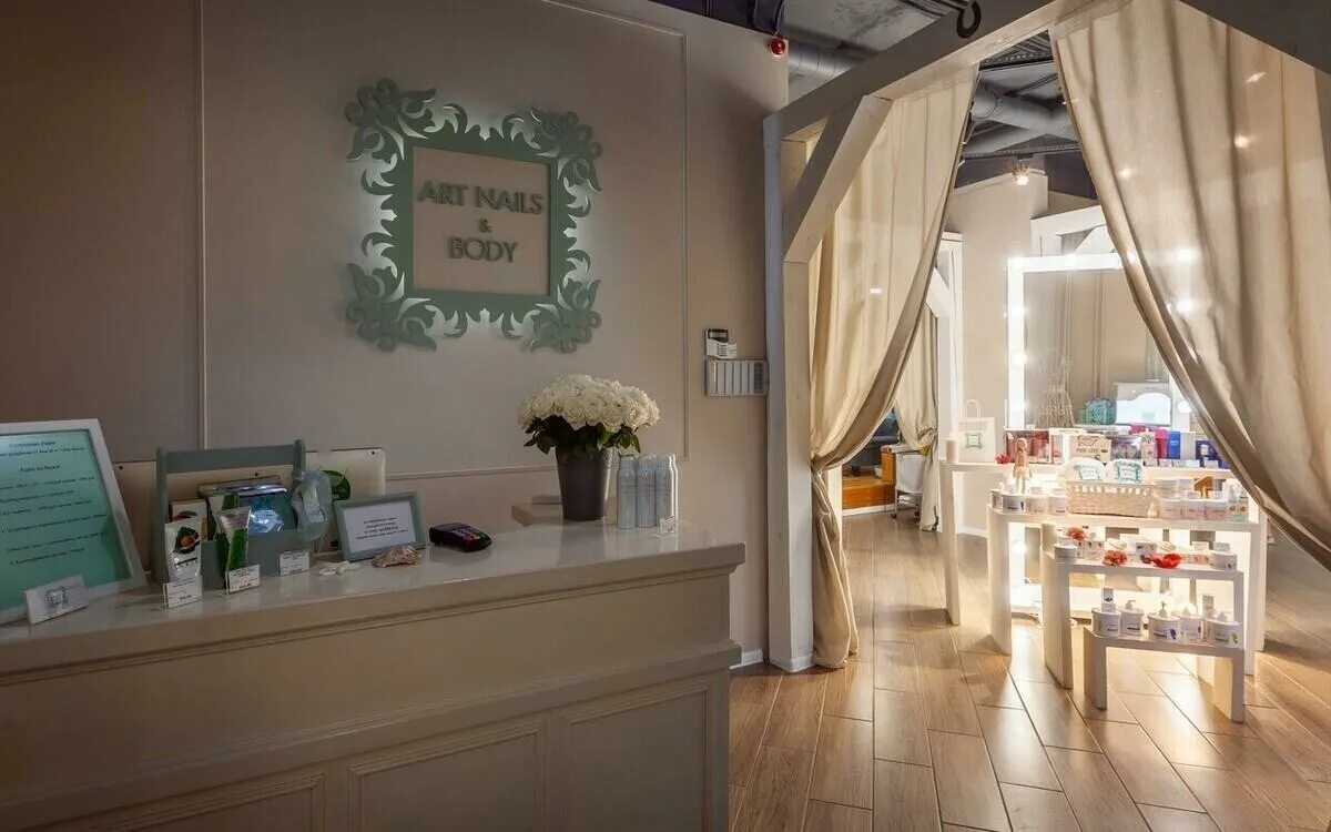 Альба нейлс казань космонавтов. Ногтевая студия лесной городок. Ногтевая студия лесной городок. Салон красоты в лесном городке. Дизайн студии красноярск.