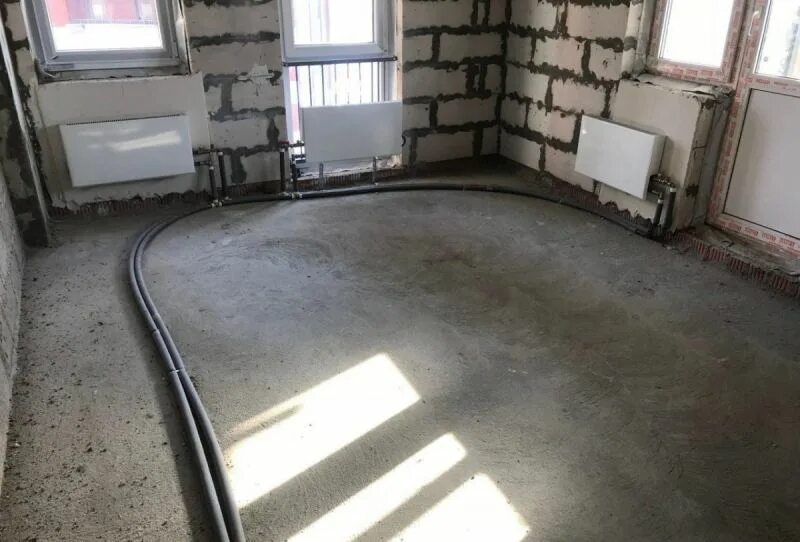 пол от застройщика. черновая стяжка пола в новостройке. пол от застройщика. пол от застройщика. бетонная стяжка пола в новостройке.