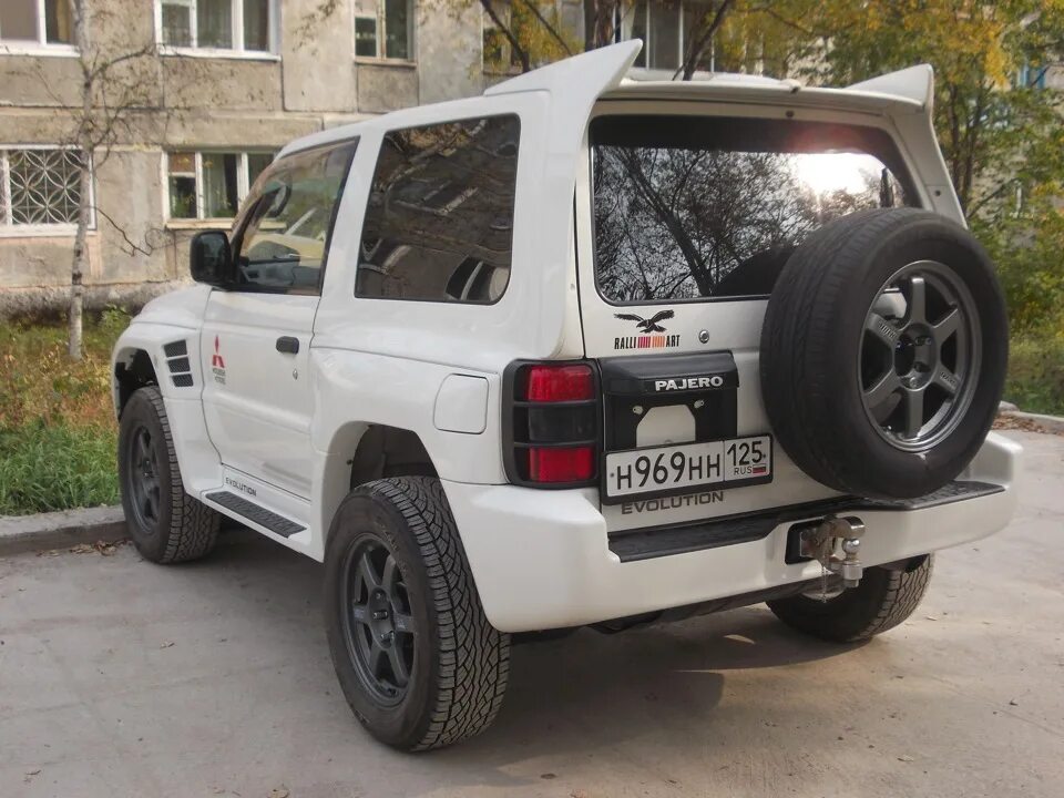 Какой паджеро купить. Mitsubishi Pajero Evolution 1997. Mitsubishi Pajero EVO. Pajero 3 Evolution. Mitsubishi Pajero Evolution 2007.