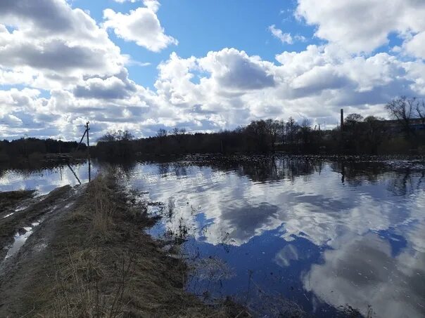 Река болва уровень воды. Река Болва Киров Калужская область. Болва Киров Калужская речка. Город Людиново река Болва. Разлив реки Болвы Киров 2023 год.