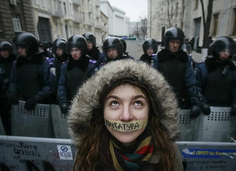 Майдан девушки. Девушки на Майдане. Баба на Майдане. Майдан в Киеве девушки. Русские на Майдане 2014.