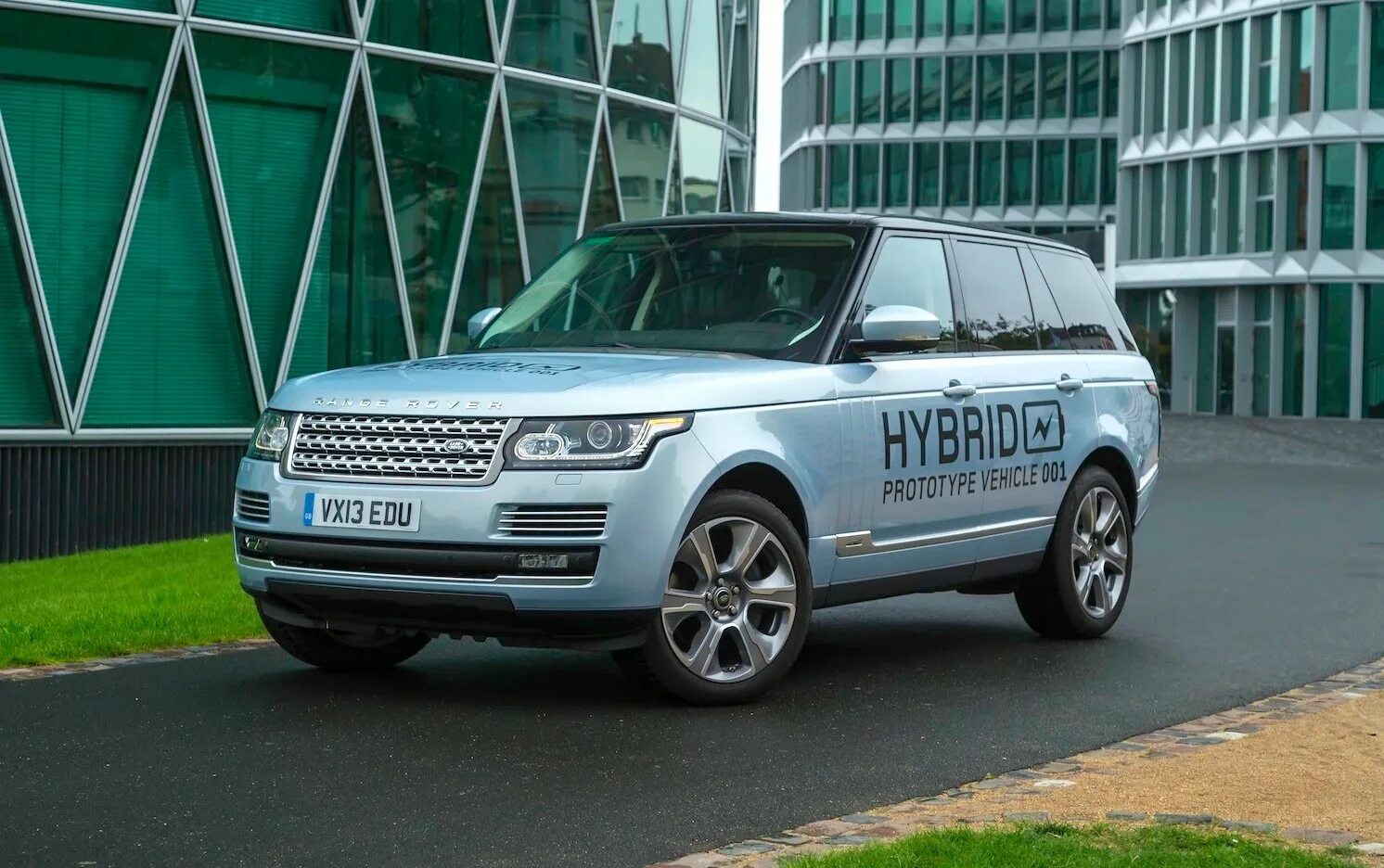 Написали гибрид. Range Rover 2023. Range Rover Hybrid. 2013 - Range Rover Hybrid. Китайский range Rover.