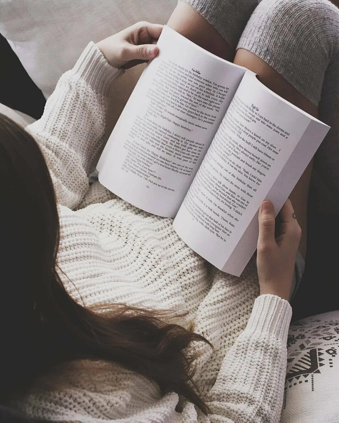 Читать книгу девушка без. Чтение эстетика. читать книги эстетика. чтение книг эстетика. девушка читает книгу эстетика.