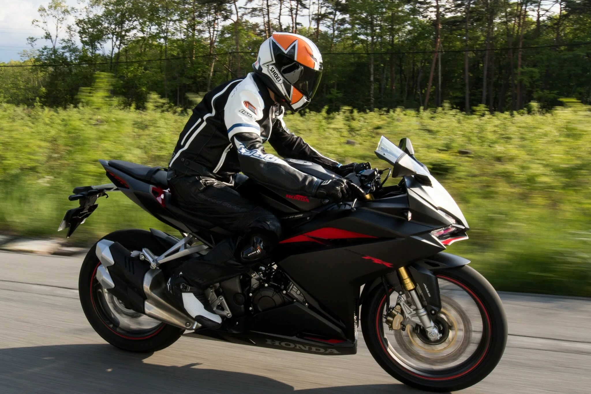 Мотоцикл Honda cbr250rr. Хонда СБР 250 рр. Хонда cbr1000rr с пилотом. Honda CBR 250 С человеком. Honda pgm