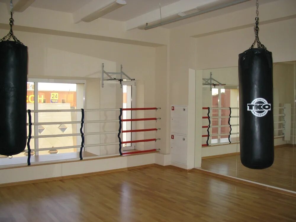 Боксерский зал Карбышева 2. Зал бокса Вавилова 66. Зеркала для боксерского зала. Мини зал бокса.