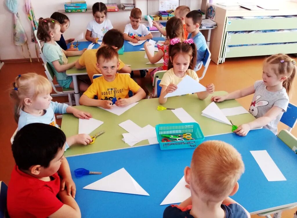 интерактивные занятия старшей группе. занятия нод старшая группа. фото родителей интерактивного занятия в саду. интерактивная доска в доу. фотоотчёт по занятию по фэмп в подг гр.