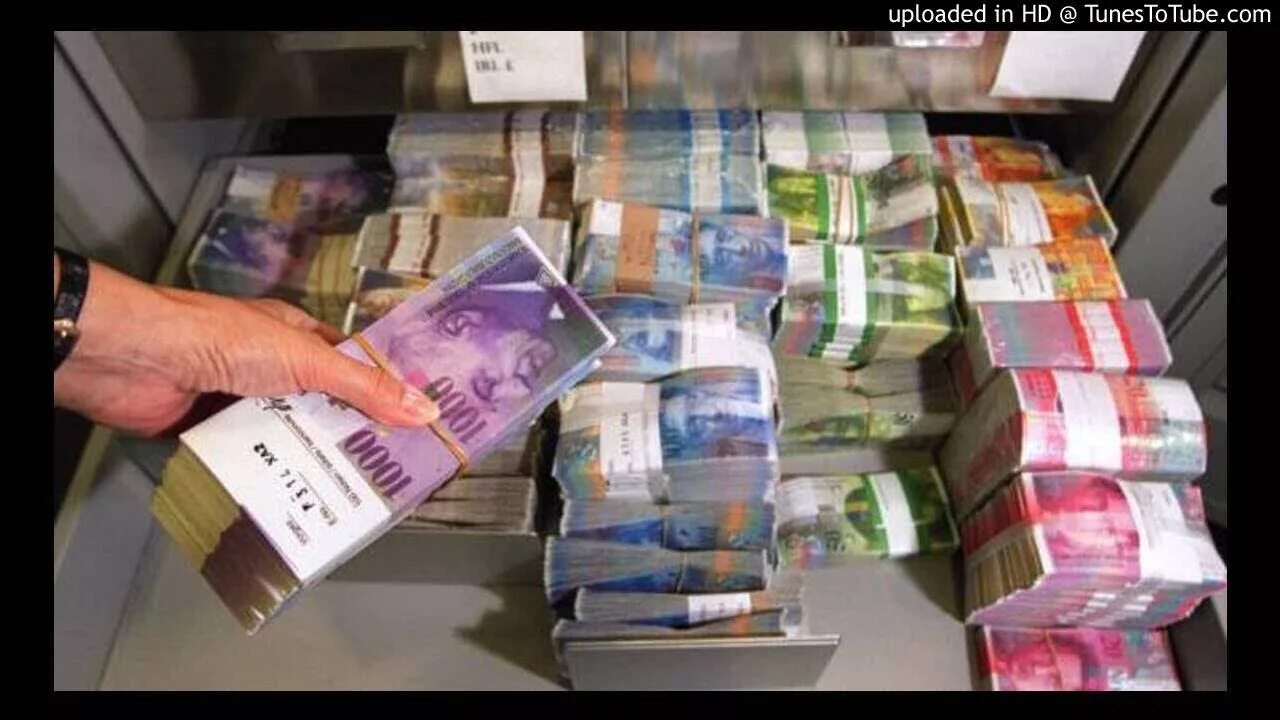 Купить евро в банке наличными. Хранение денег. Для купюр хранение. Деньги в швейцарском банке. Банковские пачки денег.