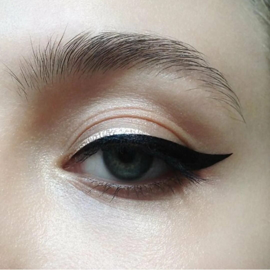 Black eyeliner. Татуаж стрелки на глазах. Классические стрелки на глазах. Красивые стрелки. Красивые стрелки на глазах.