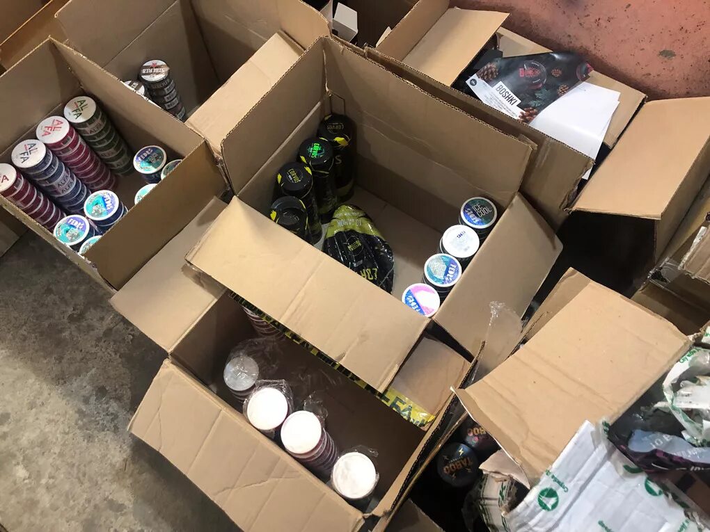 снюс первак. коробка снюса. коробка снюса. коробки с контрабандой. снюс flex 45.