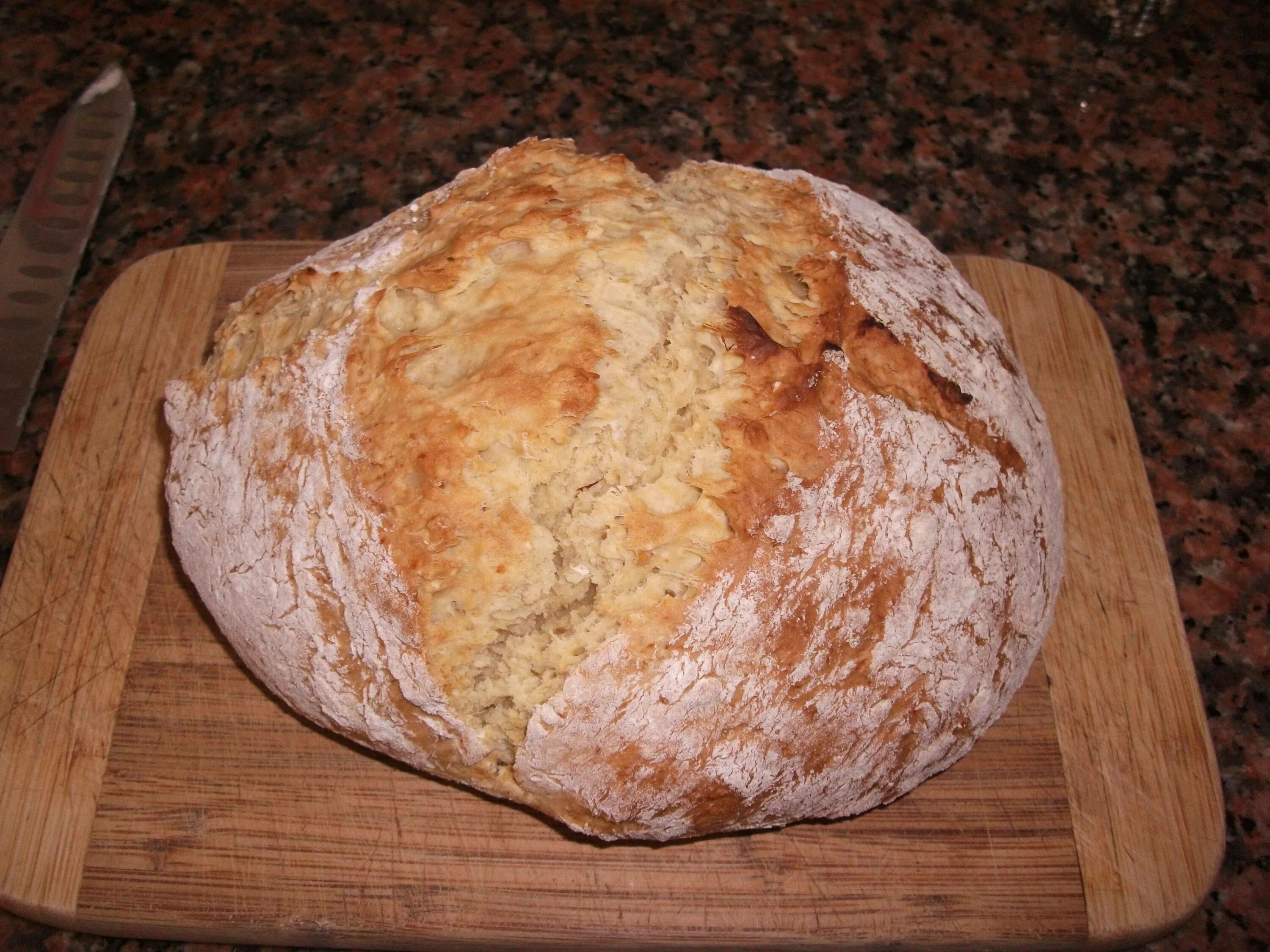 Рецепт бездрожжевого хлеба без в духовке. Хлеб в духовке. Домашний хлеб. Хлеб в духовке без дрожжей. Домашний хлеб на дрожжах в духовке.