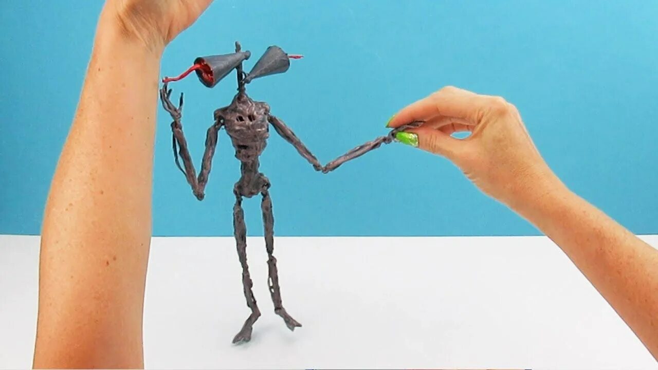 Длинные ноги из пластилина. Лепка поппи плей тайм. Хагги вагги из poppy playtime из пластилина. Лепка ноги. Пластилиновые ноги.