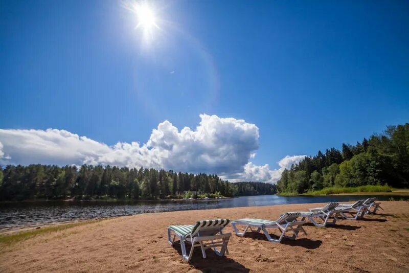 Пляж на озере. Озеро с песчаным пляжем. Бухта песчаная байкал. Песчаная (бухта, японское море). Пляж озера ханка.