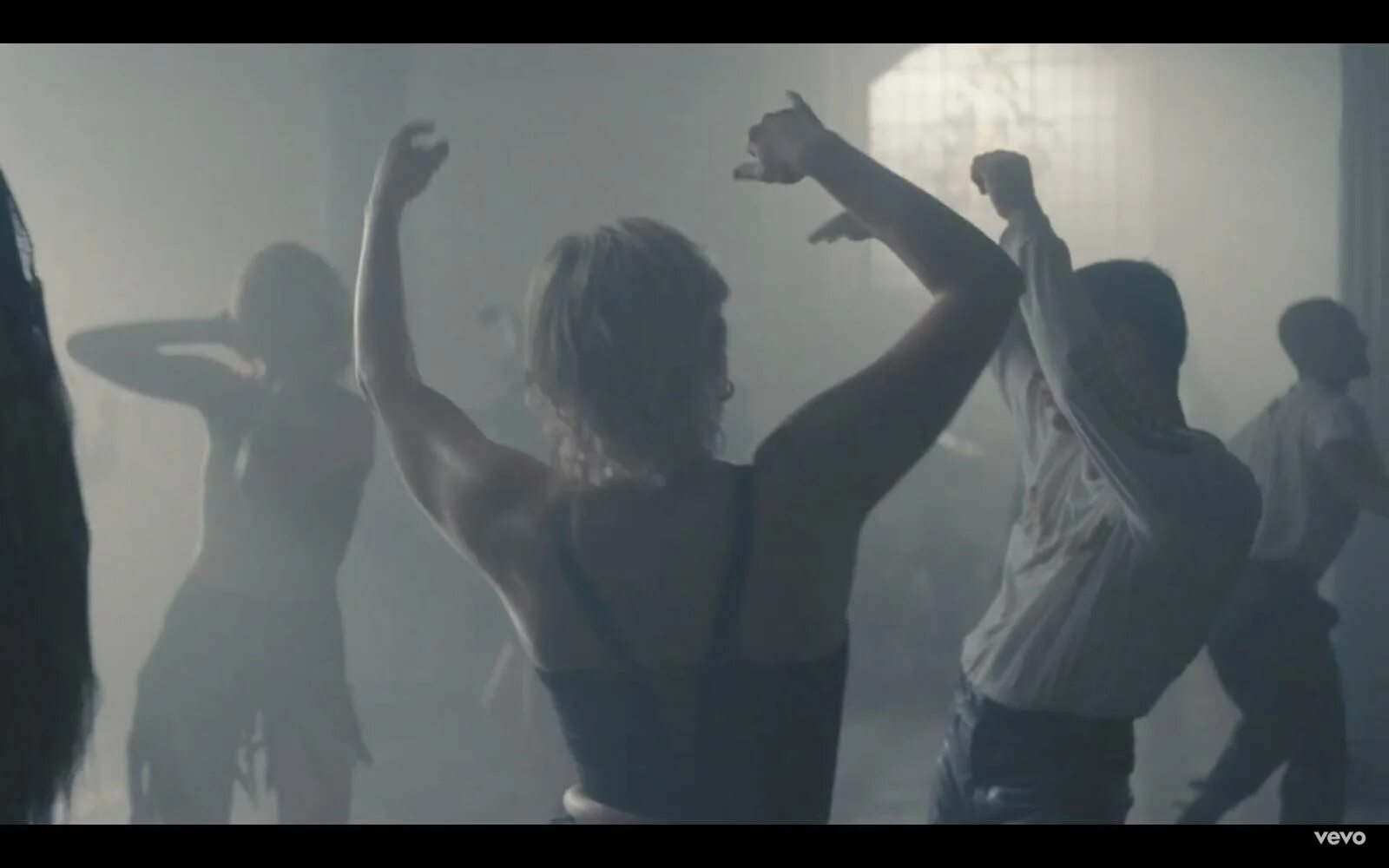 Эйфория танец. Kylie minogue dance. The hatters танцы. Рианна в клипе амбрелла. Клип песни потанцевал.