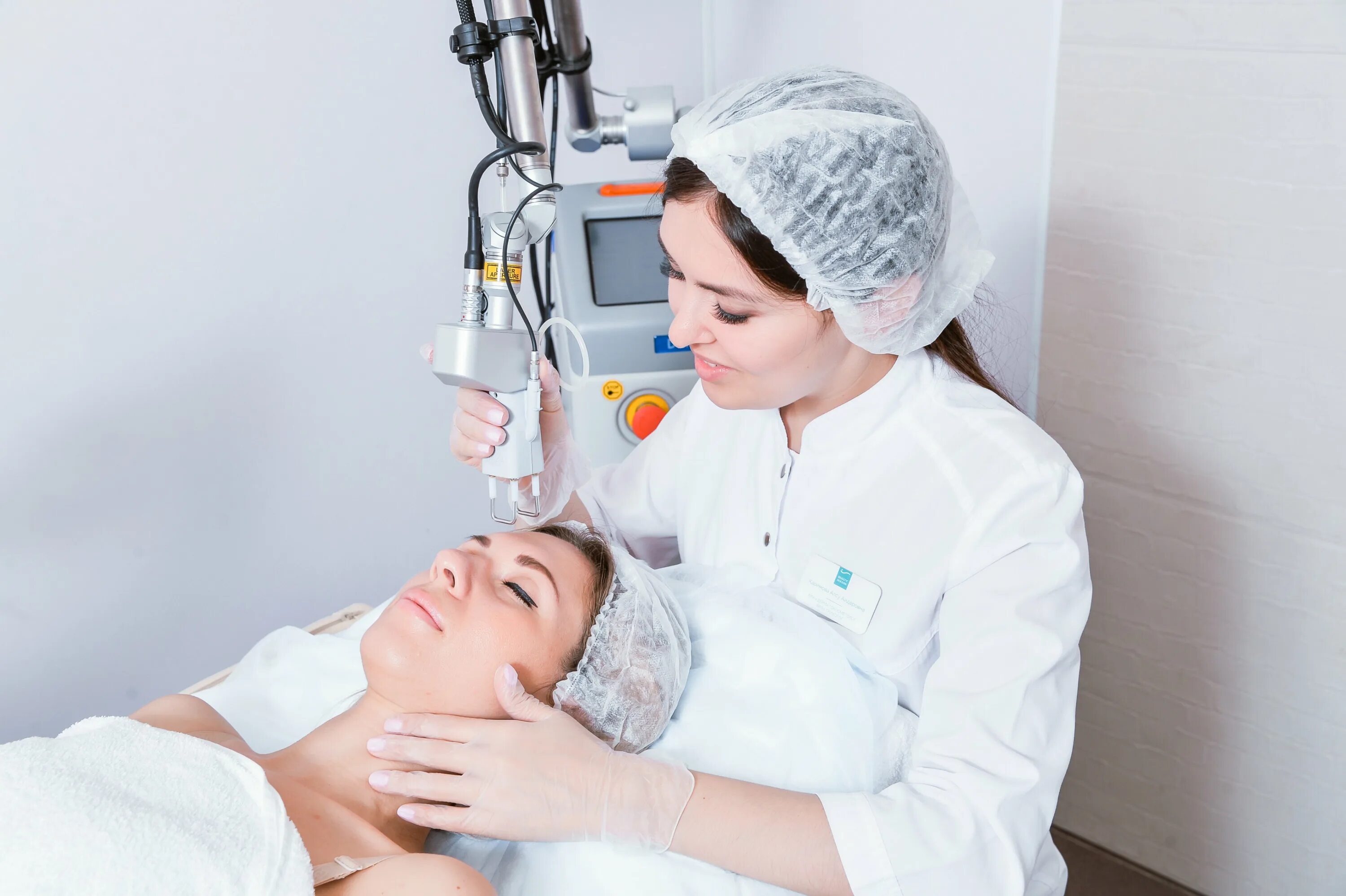 Фракционное co2 омоложение fraxis. Абляционный лазер (эрбиевый). Фракционный фототермолиз со2 лазером. Фракционный неаблятивный фототермолиз. Со2 омоложение.