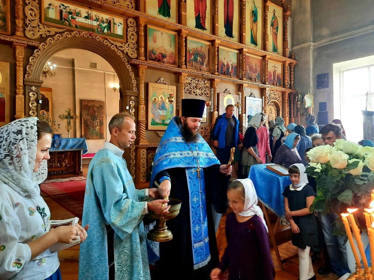 Молебен. Православные организации. Священник служит молебен. Молебен фото.